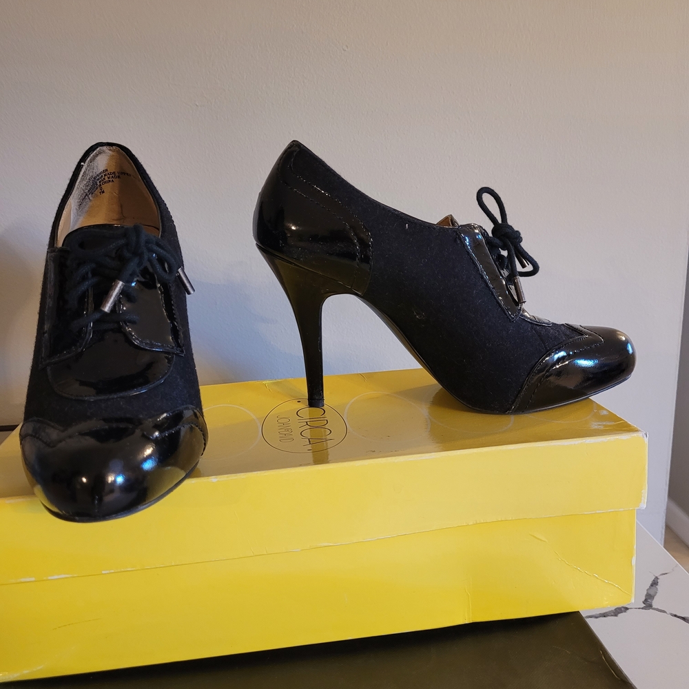 Chic Black Patent Leather Heels